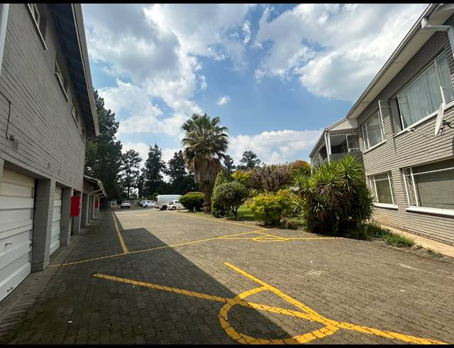 2 BEDROOM FLAT TO LET IN THREE RIVERS